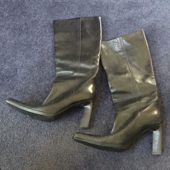 Prada boots - Picture 1 of 3